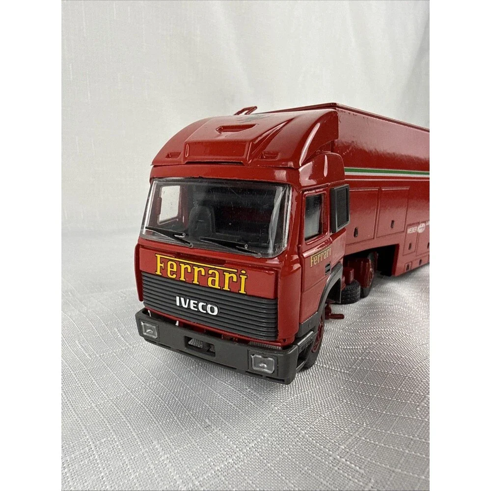 Old Cars 1:43 Ferrari Iveco Transporter